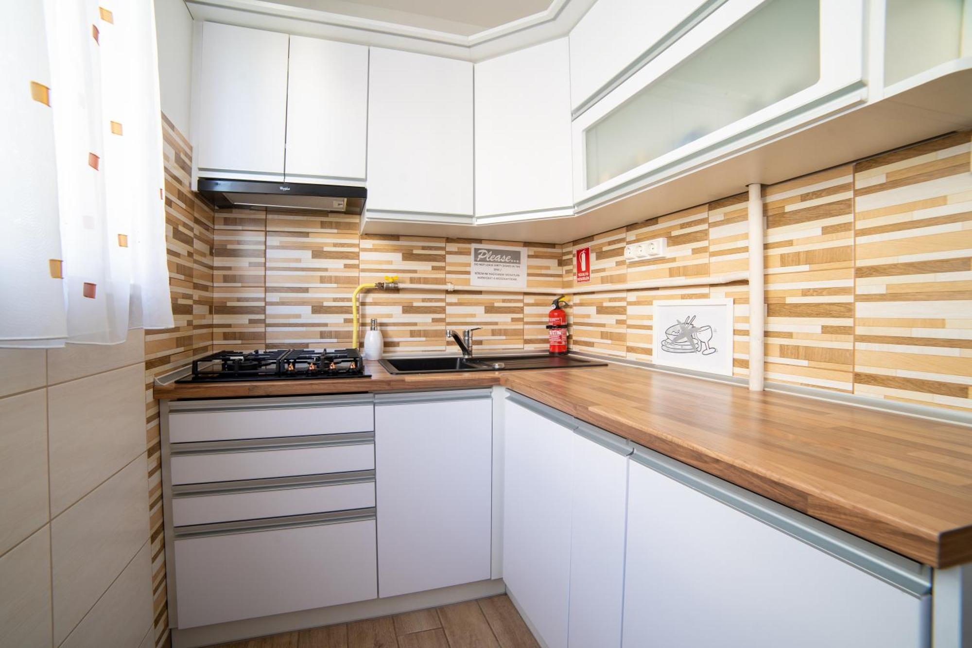 Comfort 14 -- Stylish City Apartment Netflix, Wi-Fi & Parking Miskolc Luaran gambar