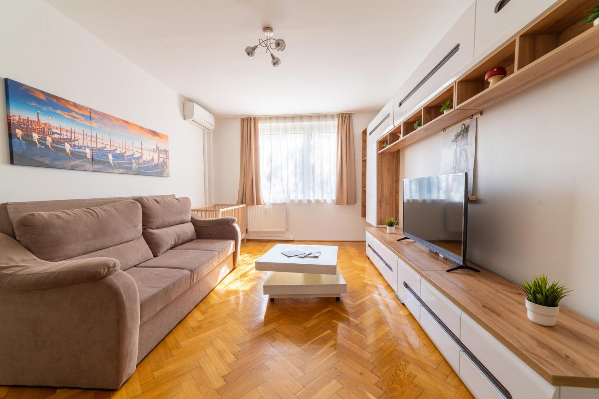 Comfort 14 -- Stylish City Apartment Netflix, Wi-Fi & Parking Miskolc Luaran gambar