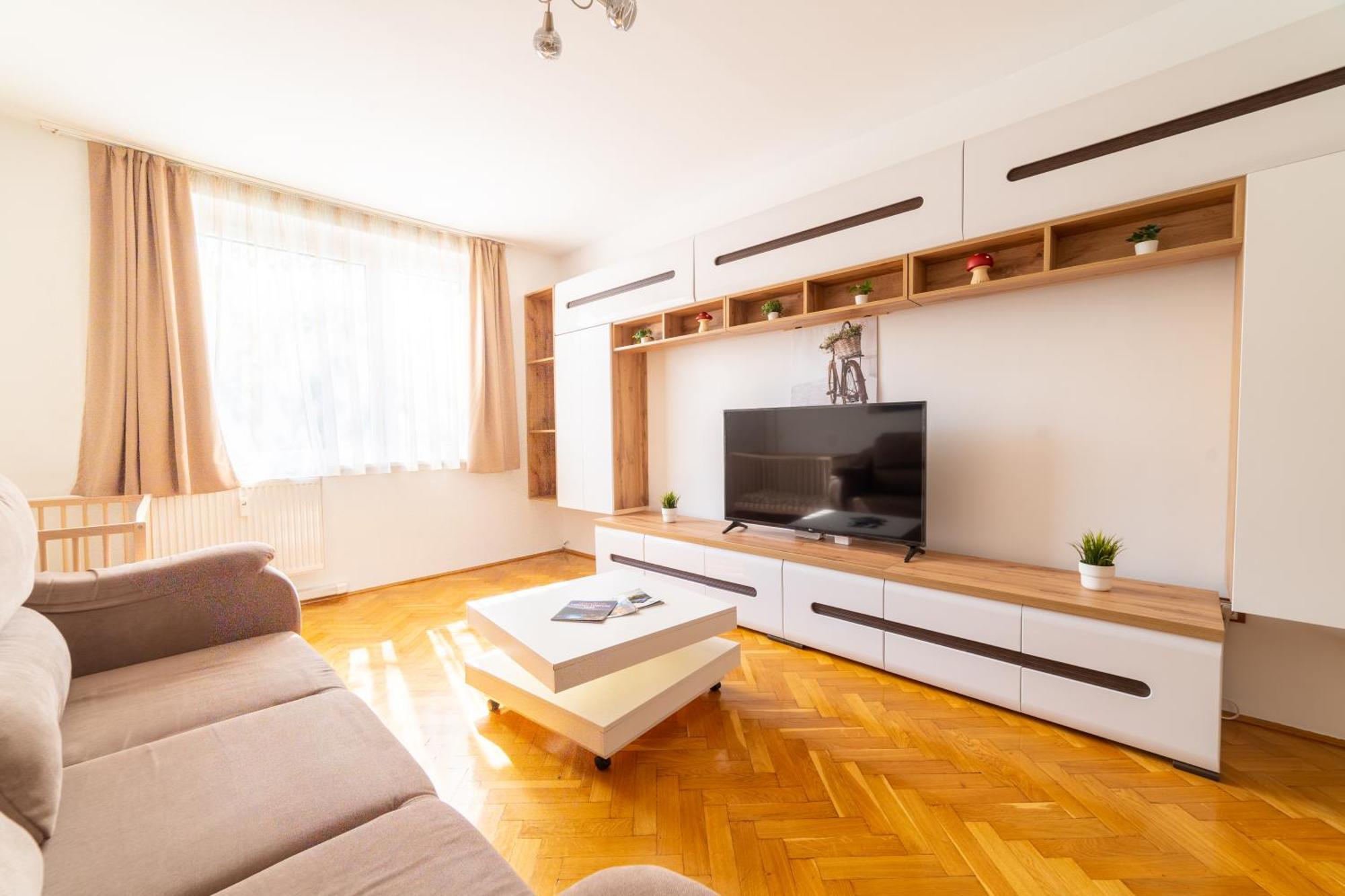 Comfort 14 -- Stylish City Apartment Netflix, Wi-Fi & Parking Miskolc Luaran gambar